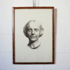 Disegno a carboncino raffigurante L’Inconnue de la Seine, firmato Gaspare Gambi e datato 1907, incorniciato con vetro e appeso a una parete.