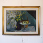 Natura morta con vaso di fiori gialli e frutta, olio su tela firmato Violetta Branzanti (1914 – 2001), cornice dorata