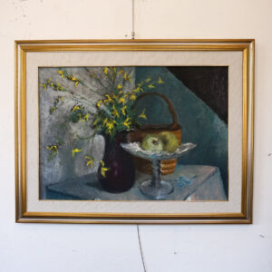 Natura morta con vaso di fiori gialli e frutta, olio su tela firmato Violetta Branzanti (1914 – 2001), cornice dorata