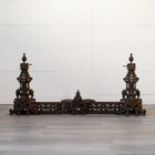 Frontone in ghisa francese stile Napoleon III con decorazioni a cherubini, XIX secolo