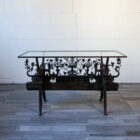 Tavolino in vetro ricavato da antico carretto siciliano in ferro battuto, fine XIX – inizi XX secolo.