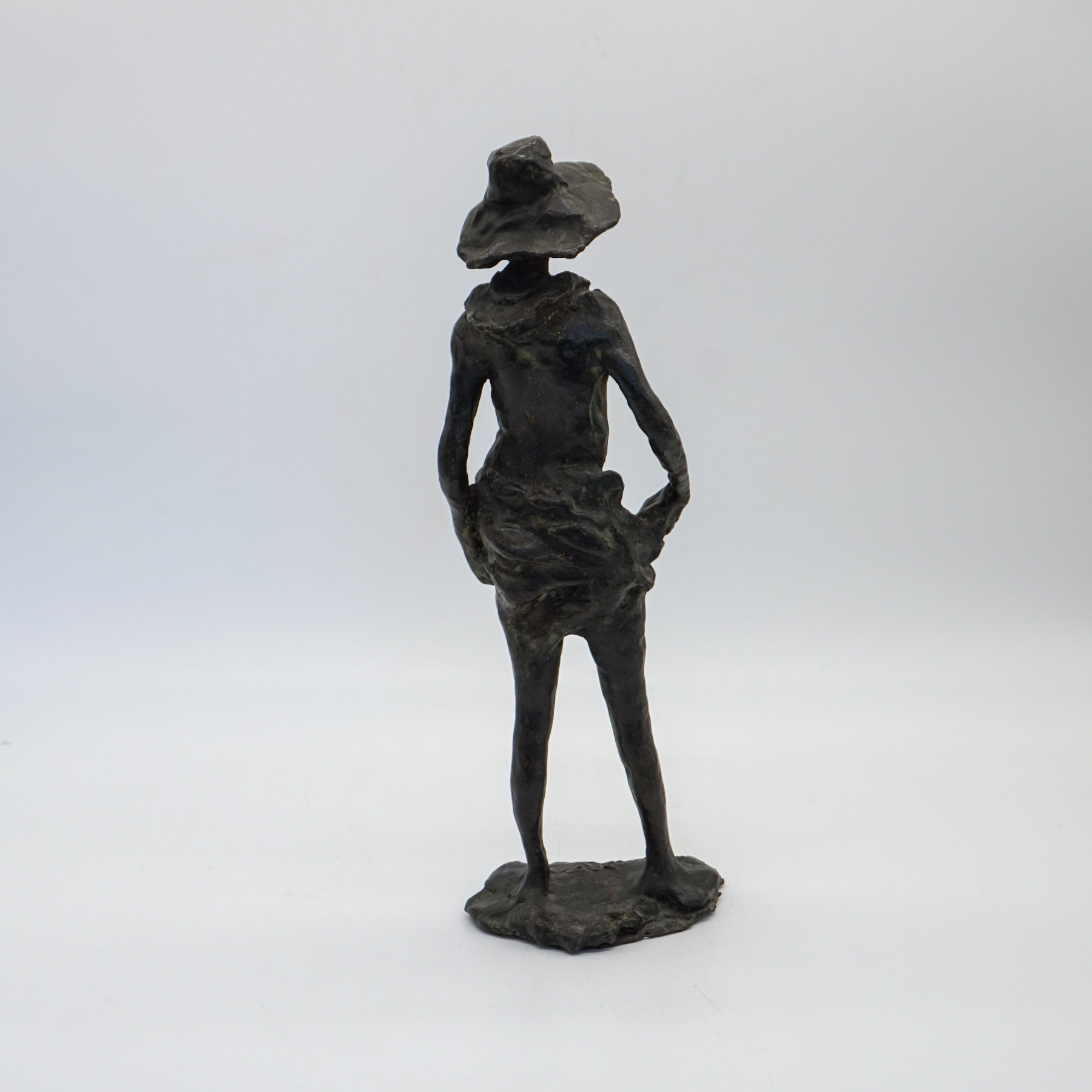 Coppia di sculture in bronzo “Mondina” e “Seminatore” di Augusto Murer, firmate e datate 1975.
